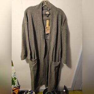 Tommy Bahama NWT Grey Bathrobe With Embroidery On The Back.💯 percent Cotton‎